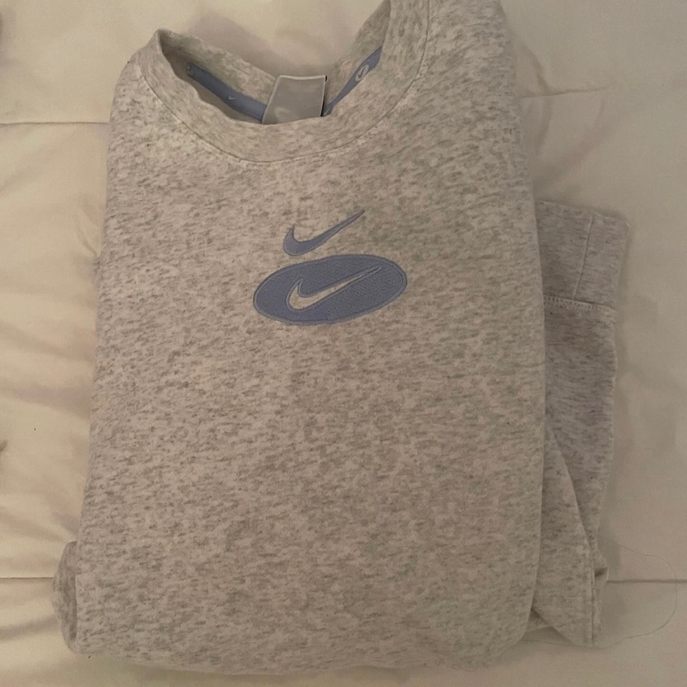 Grey Nike Sweatshirt size M